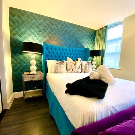 Stunning Apartment Suite - Free Parking & Wifi! Пул Экстерьер фото