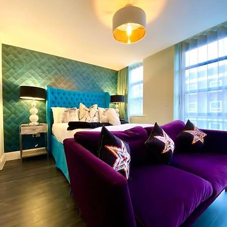 Stunning Apartment Suite - Free Parking & Wifi! Пул Экстерьер фото