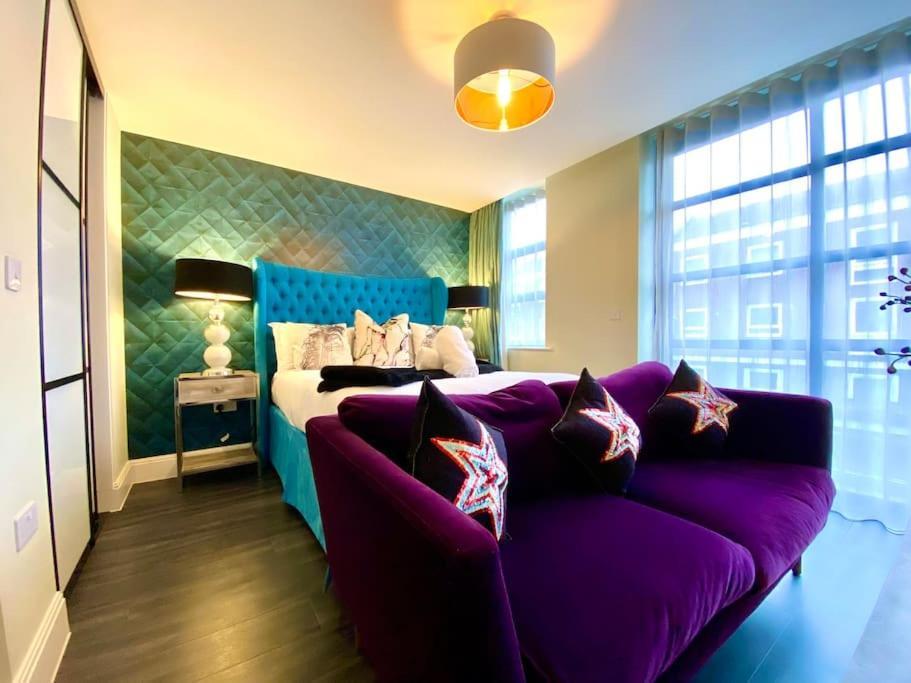 Stunning Apartment Suite - Free Parking & Wifi! Пул Экстерьер фото